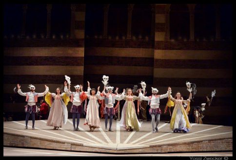 הנשף בבית קפולט - מערכה 1 (צילום: יוסי צבקר)